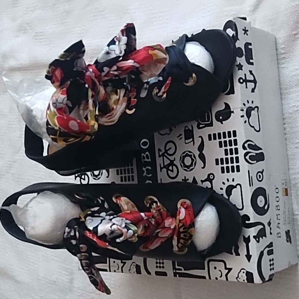 BAMBOO Black Heeled Shoes with Vibrant Ribbon Laces Size 8 New In Box